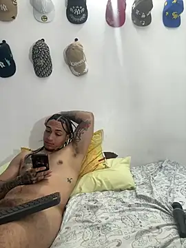 UR_LATIN_BUSHY_GUYS Webcam Show
