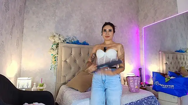 nini_love01 Adlı Modelin Canlı XXX Sohbeti