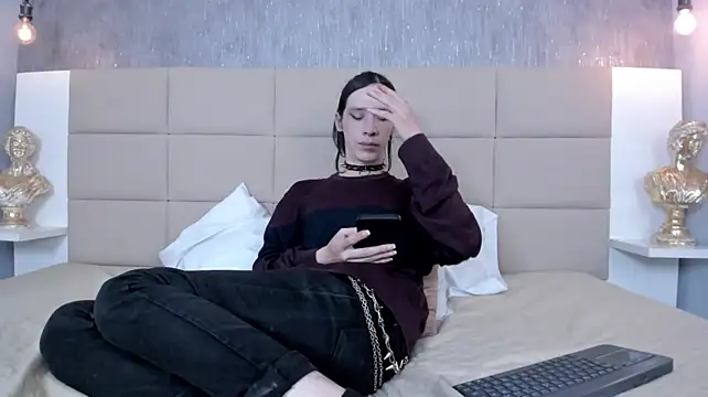 Hecatee_77's Live XXX Chat