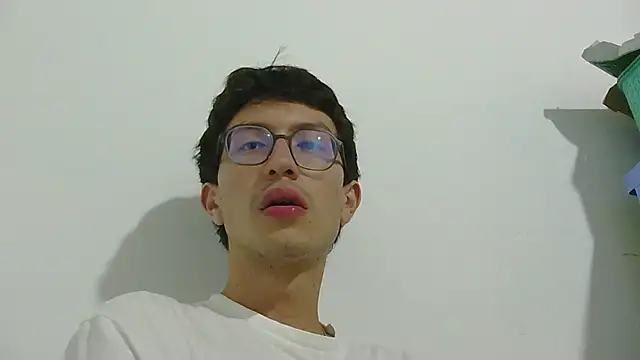 Chriszhd's Live XXX Chat