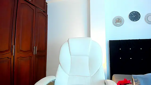 Chat +18 de katyajohns11 ao vivo