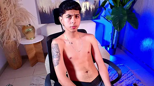  Онлайн чат XXX CGomez_