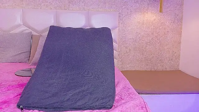 XXX chat uživo modela AriiNovoa