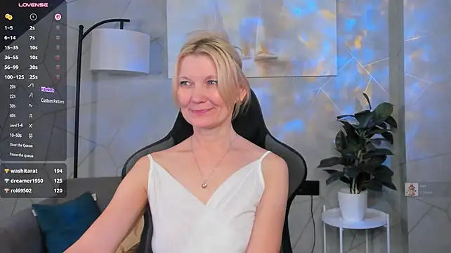 Julie_Lucas' Live XXX Chat