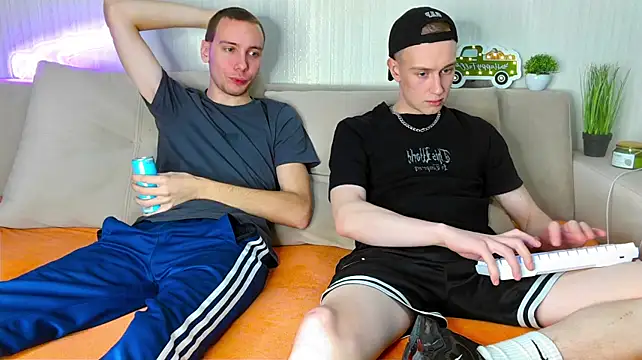 Show modela begjaer na web-kameri