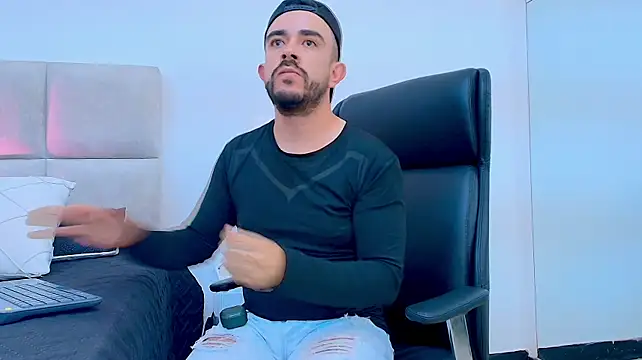 XXX chat uživo modela NicoSaint_