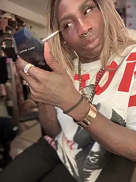 Motherbigbus' Live XXX Chat