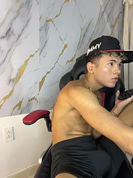 NaimVoss' Live XXX Chat