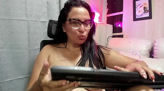 Chat XXX ao vivo de Luna_milf13