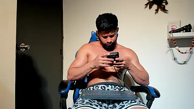 RikyAaron Live XXX Chat