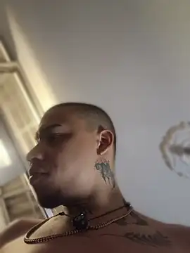 AlphaMasterXxx 라이브 XXX 채팅