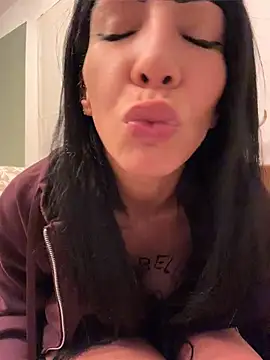 Chatroom XXX en direct de YasmineRiva