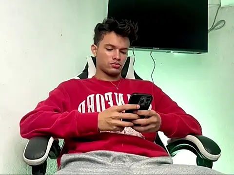AlexxxGod Chat XXX in diretta