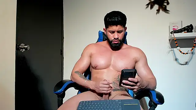 RikyAaron live XXX chat