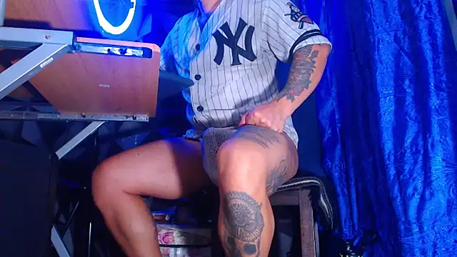 MONSTER_COCK_ Adlı Modelin Canlı XXX Sohbeti