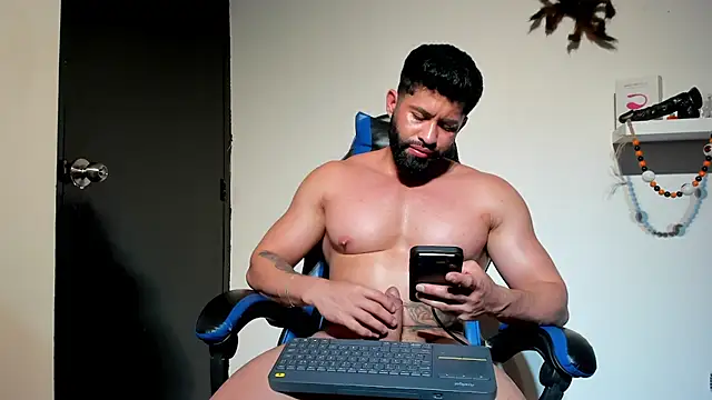 XXX chat uživo modela RikyAaron