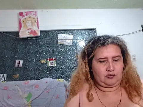 Perla1981-- – Live XXX-chat