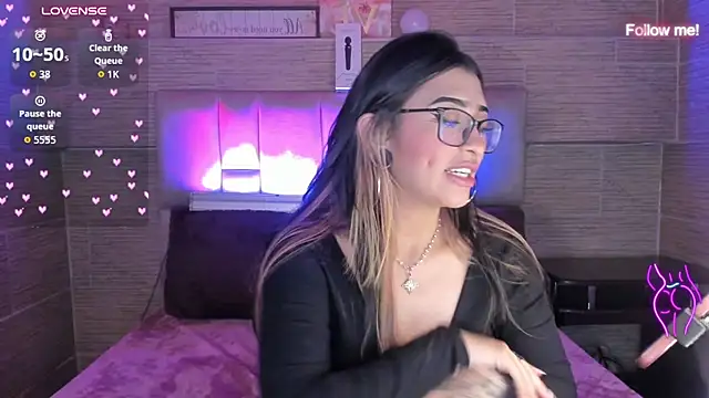 Živý XXX chat mia_devine_