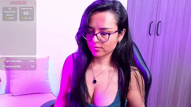Tiara_R_ Live XXX-Chat