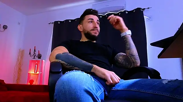 MightyAaron66 élő XXX-chatje