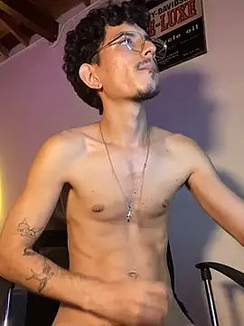 oreuk_dv Chat XXX in diretta