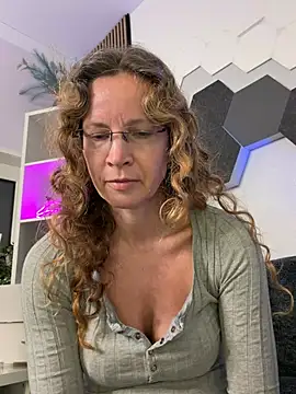 AnnikaRose Adlı Modelin Canlı XXX Sohbeti