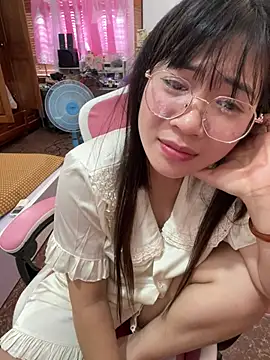 -Lyly_69 即時 XXX 聊天