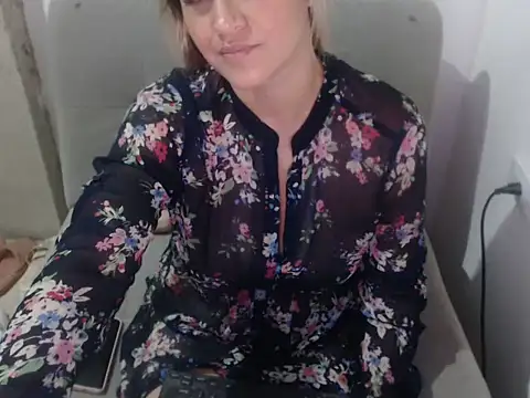 QueenHarlyee's Live XXX Chat