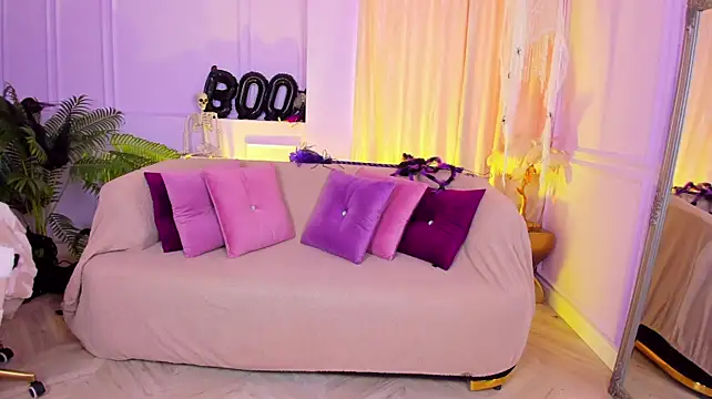 AhhMia's Live XXX Chat