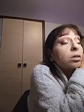 XXX chat uživo modela THE_MAID