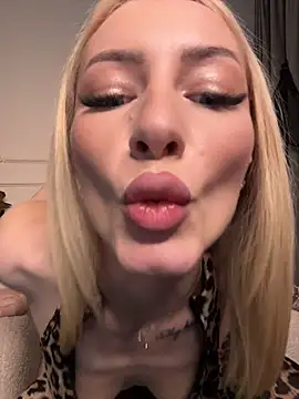 AngieShae 即時 XXX 聊天