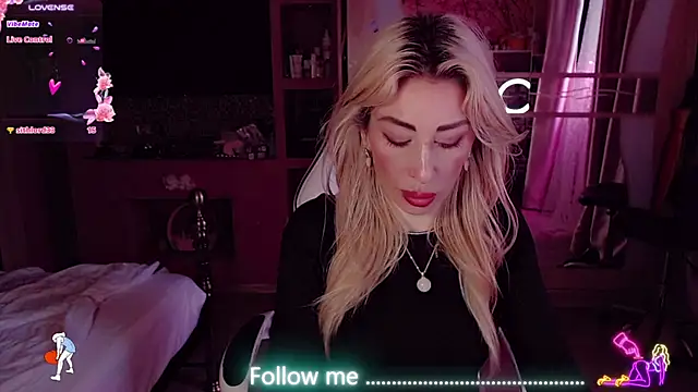AnnieGOld_ Chat XXX in diretta