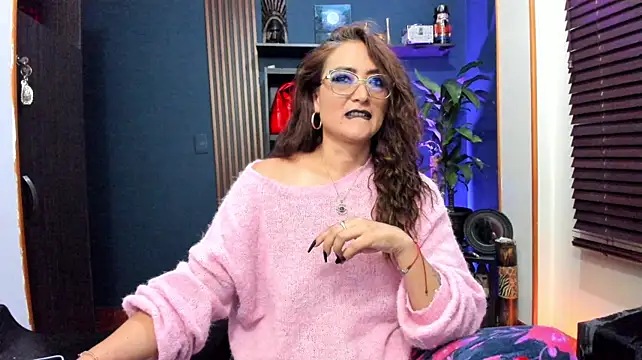 AdeleMourfg Adlı Modelin Canlı XXX Sohbeti