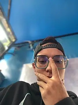 XXX chat uživo modela Andres_boy252