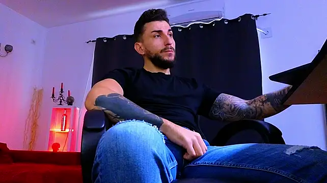 MightyAaron66 Adlı Modelin Canlı XXX Sohbeti