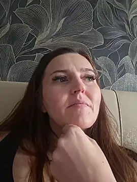 MilaMature's Live XXX Chat