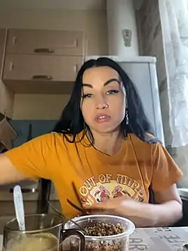 دردشة CrazzyChicks الجنسية المباشرة