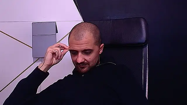 XXX chat uživo modela JamesMyerss