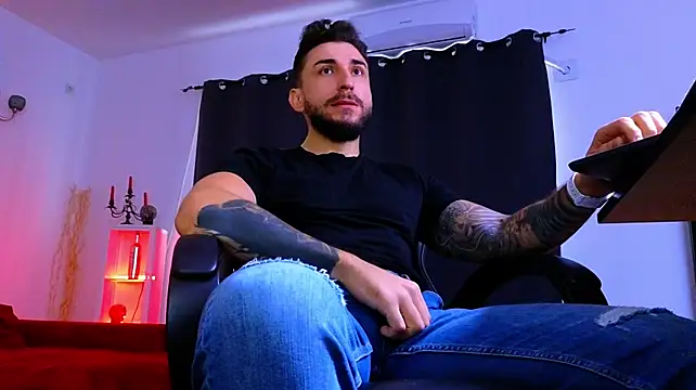 MightyAaron66 Live XXX-Chat