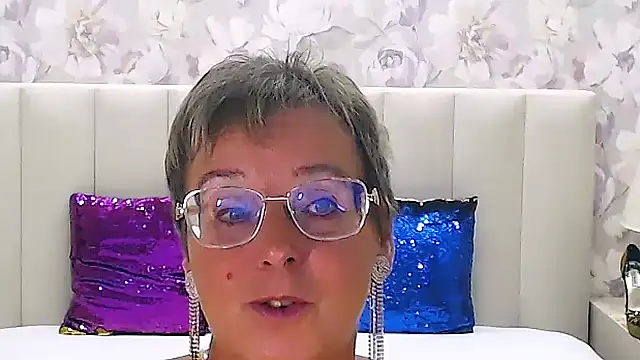 MilfyMommyXX Live XXX-Chat