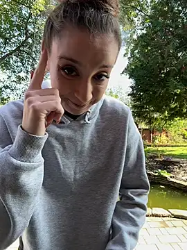 CherryBombs- Adlı Modelin Canlı XXX Sohbeti