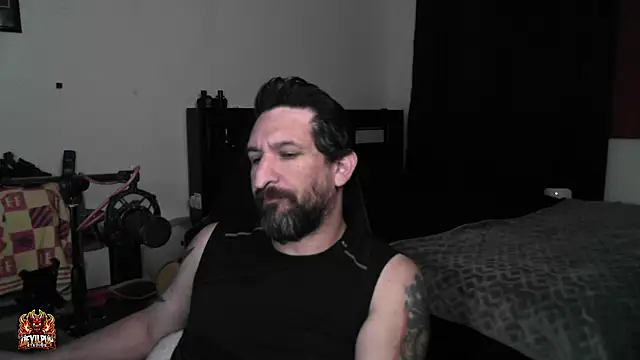 DevilPup75_ élő XXX-chatje