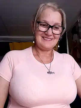 irinamaux Adlı Modelin Canlı XXX Sohbeti