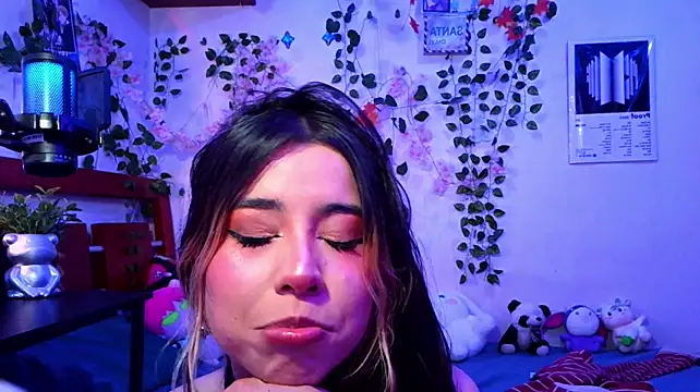 צ'אט XXX בשידור חי של Kittyuwu_