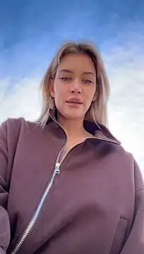 Онлайн чат XXX KikiWatson