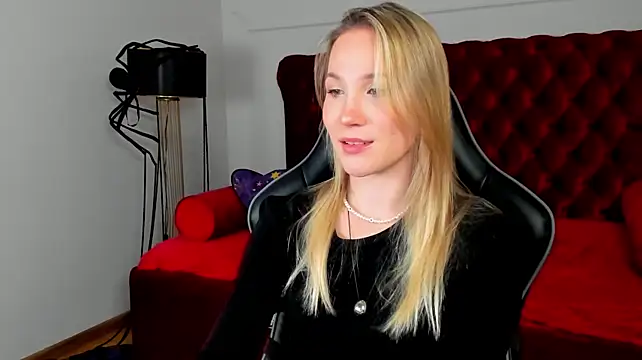 ElaraVoltage Chat XXX live