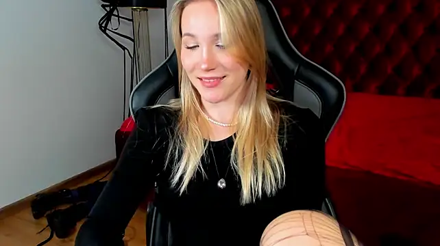 צ'אט XXX בשידור חי של ElaraVoltage