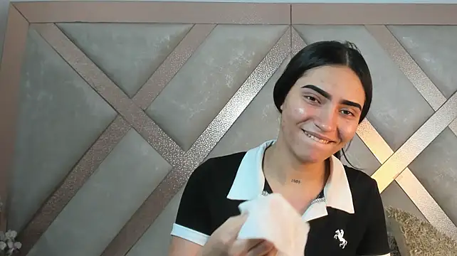 CharloteEvans__'s Live XXX Chat