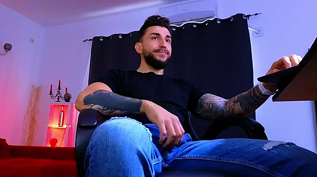 MightyAaron66 Live XXX-Chat