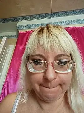 Vika1111 live XXX chat